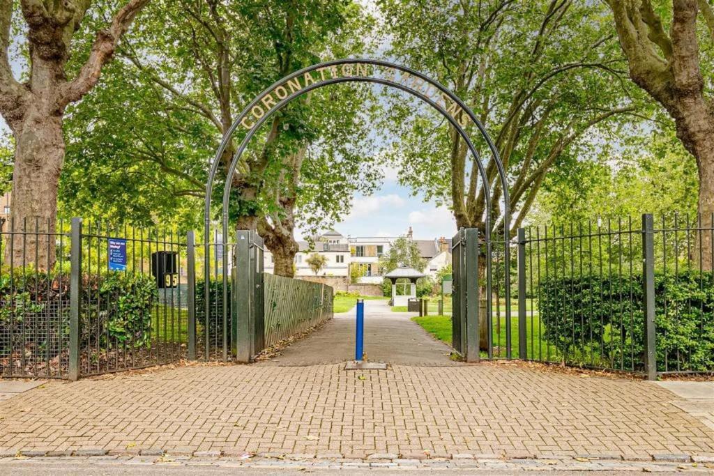 Modern Majesty 3 Bed 3 Bath House In Holiday home *