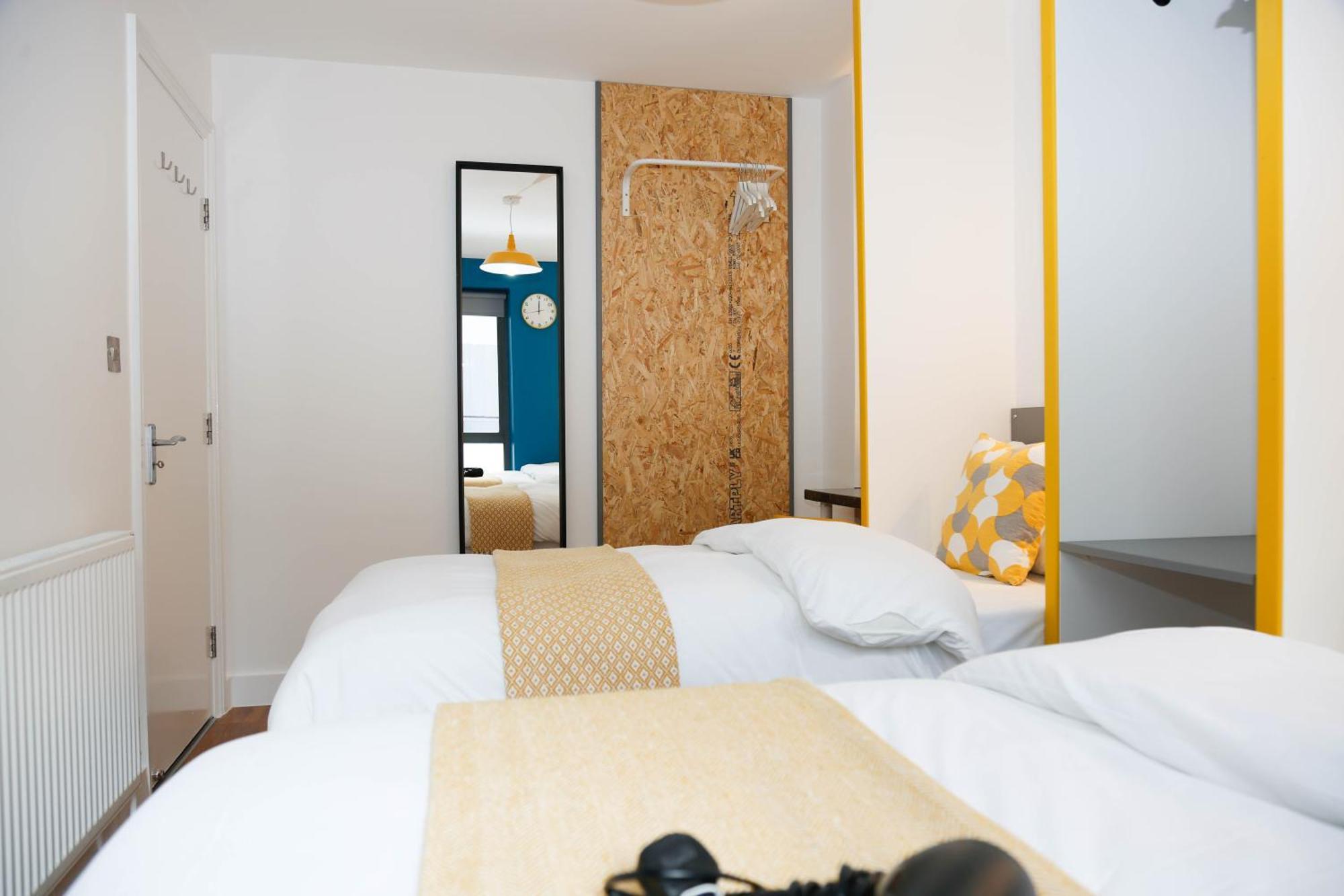New Luxury In Location Next To Shops, Cafes, Bars & Metro Leilighet *