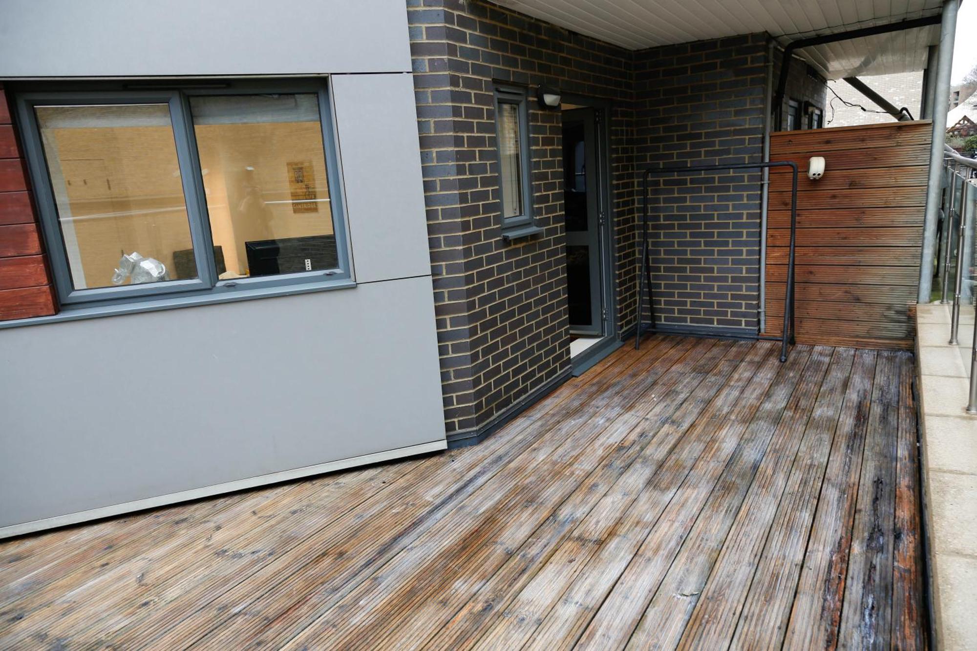 New Luxury In Location Next To Shops, Cafes, Bars & Metro Leilighet *