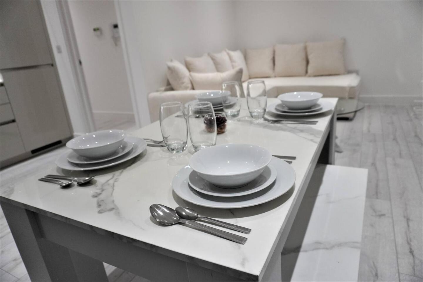 Queens Luxury Wembley Stadium - *