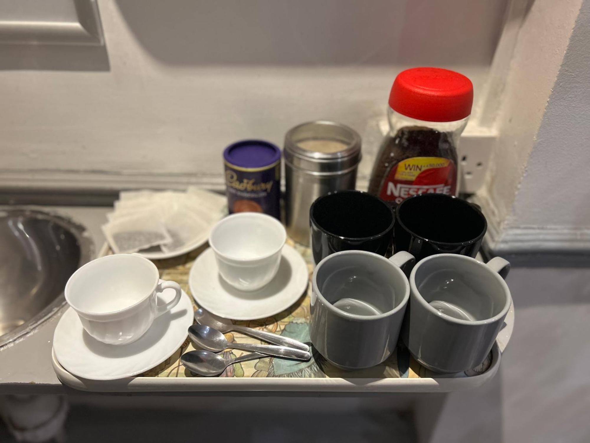 Earls Court Guest house 2*
