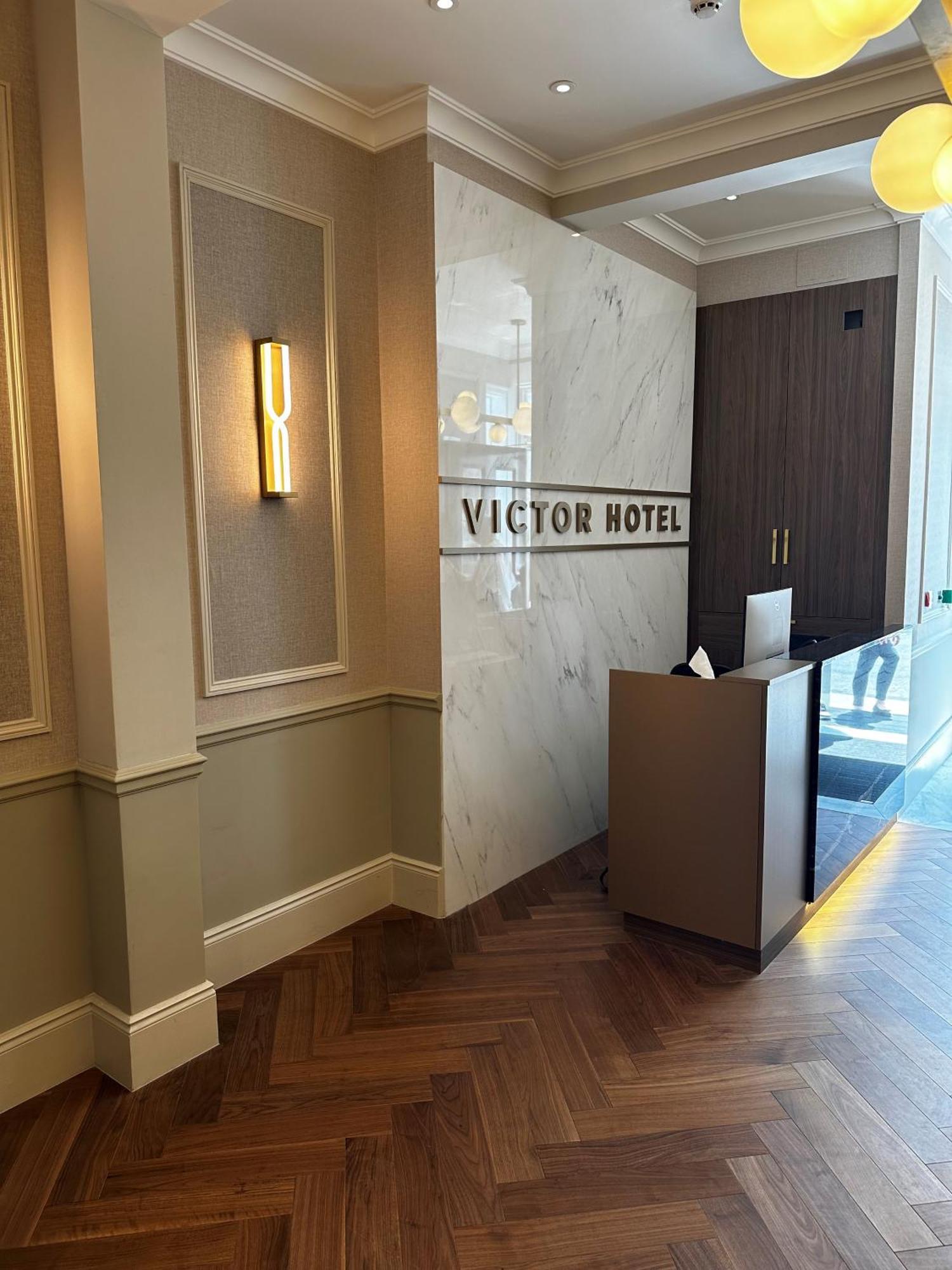 Victor - Victoria 4*