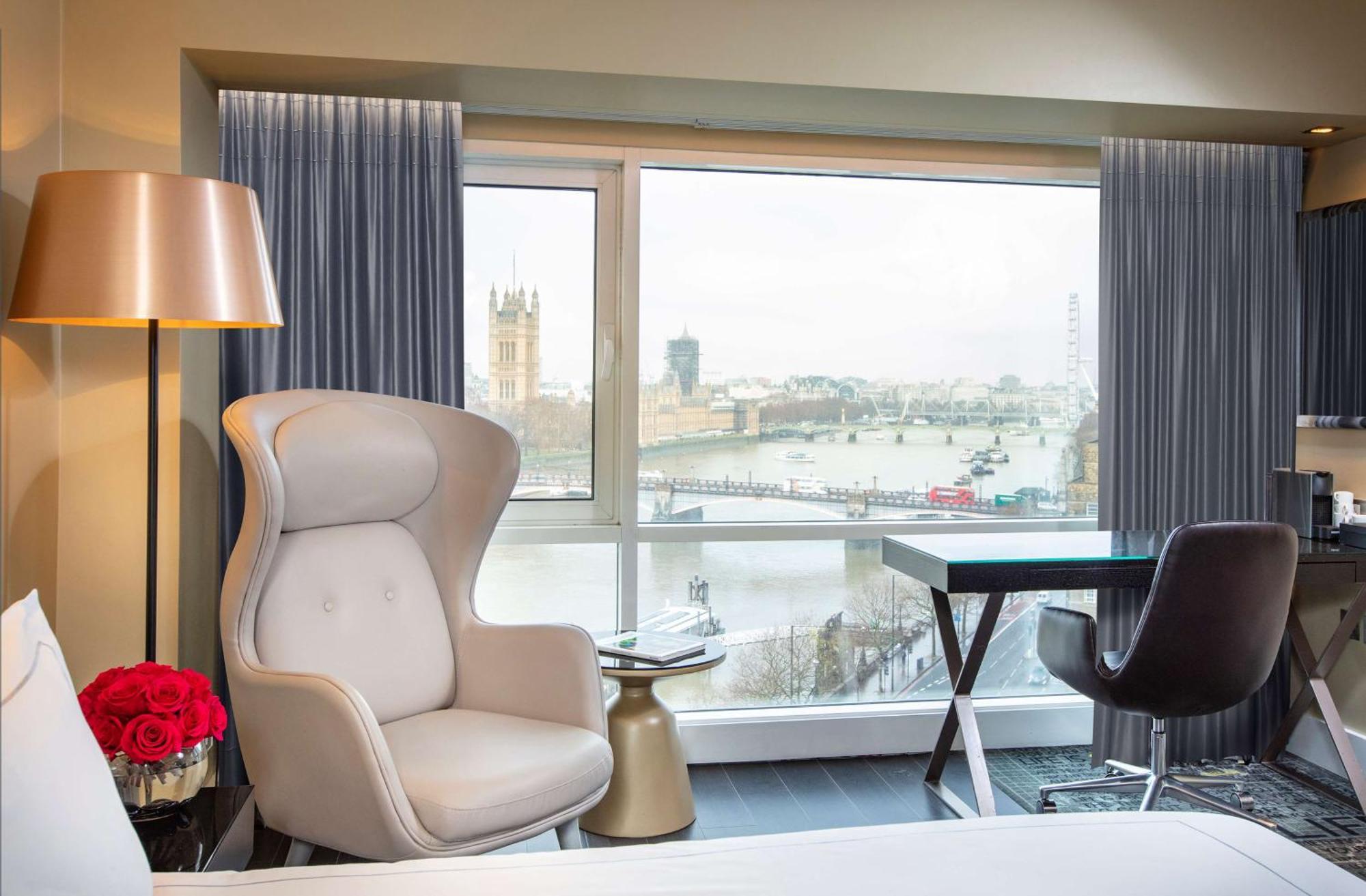 Park Plaza Riverbank 4*