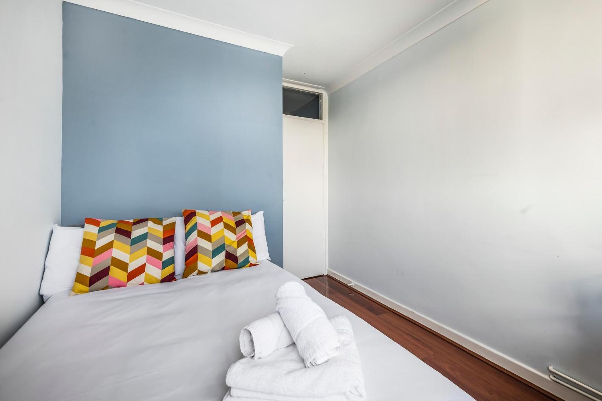 Two Stunning Bedrooms & Private Balcony & River View Privat overnatting London
