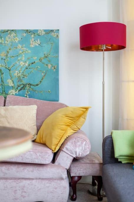 Modern 1-bed With 3 Minute Walk To Tube Station. Apartamento Londres