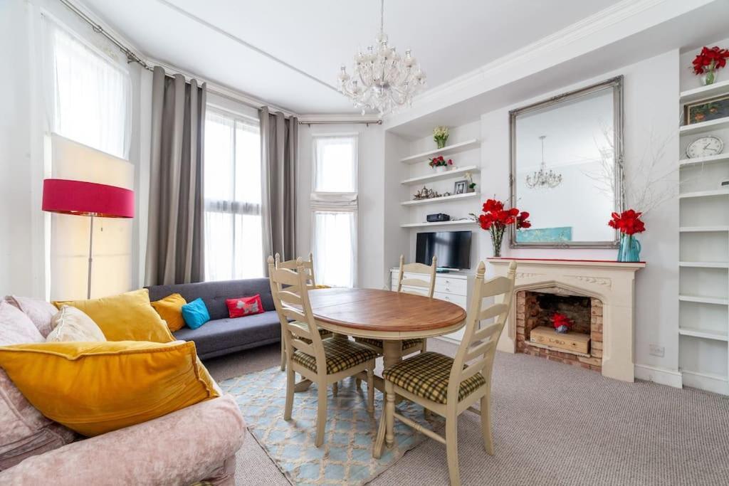 Apartamento Modern 1-bed With 3 Minute Walk To Tube Station. *