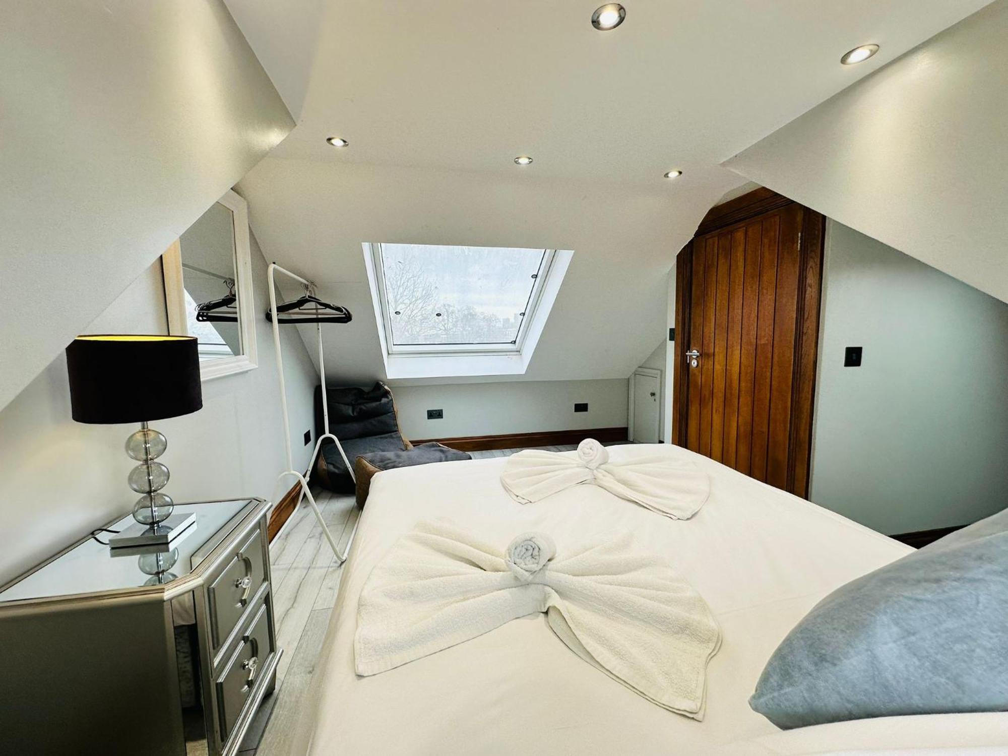Spacious 6 Bed In Wembly, Apartamento *