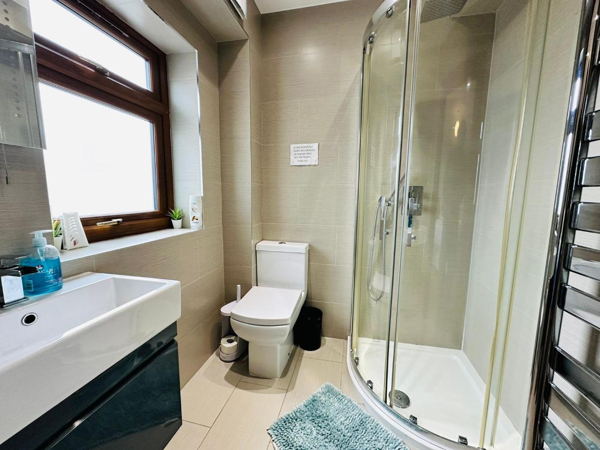 Spacious 6 Bed In Wembly, Apartamento *