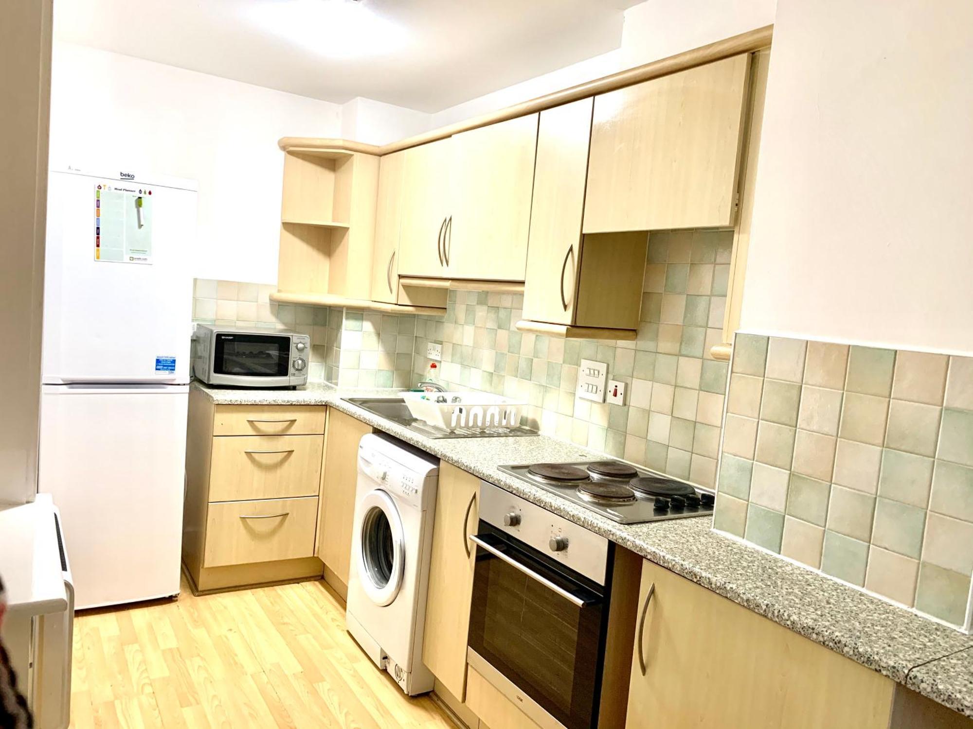 Tower Bridge London, 2 Bedrooms, Reception, Kitchen, Parking Apartment