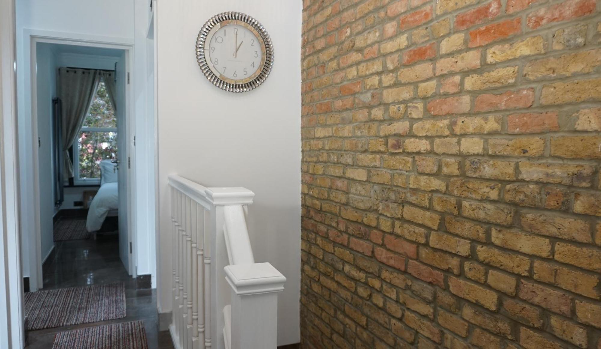 Beautiful Sleeps 6, 2 Minutes To Metro Apartamento