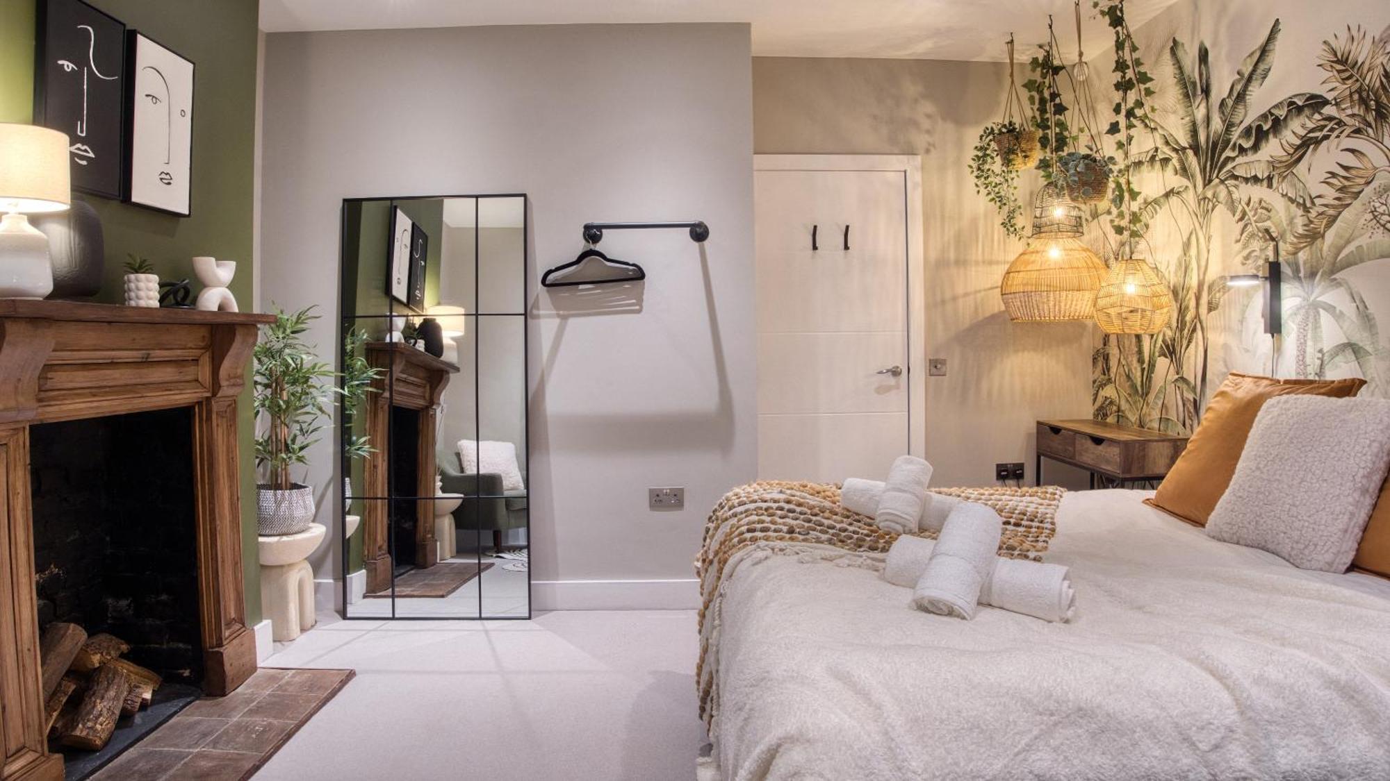 Queen's Park With Cinema & Gaming Apartment London