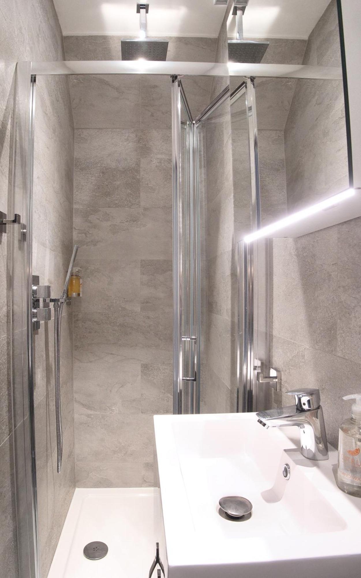 Queen's Park With Cinema & Gaming Apartment London