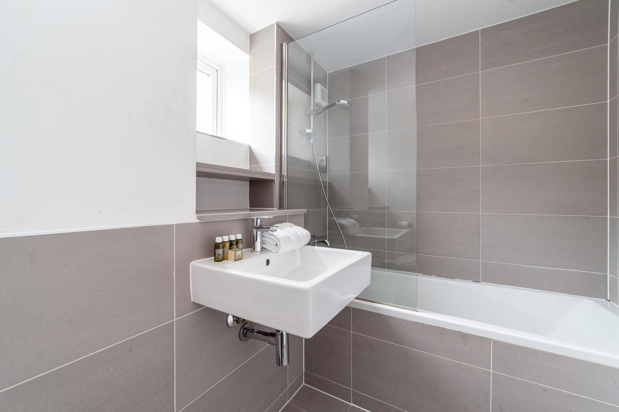 Relay Two Bedroom Belgravia Charm Leilighet London