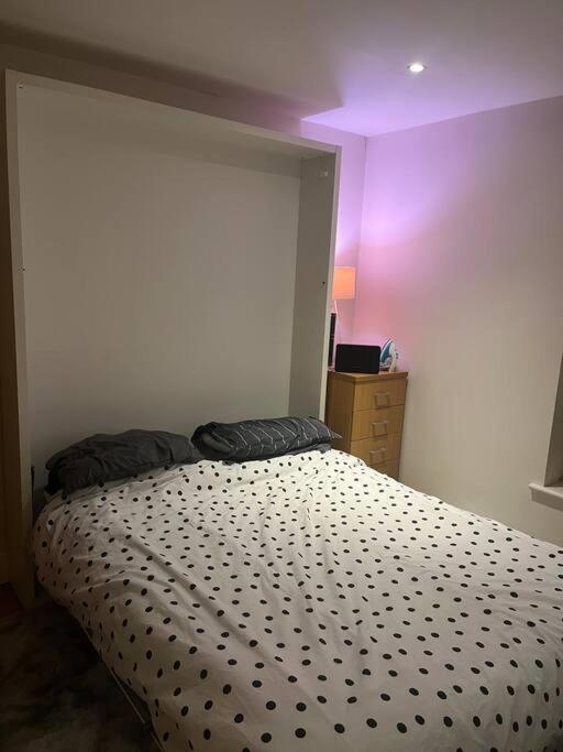 1 Bed Flat In Apartment