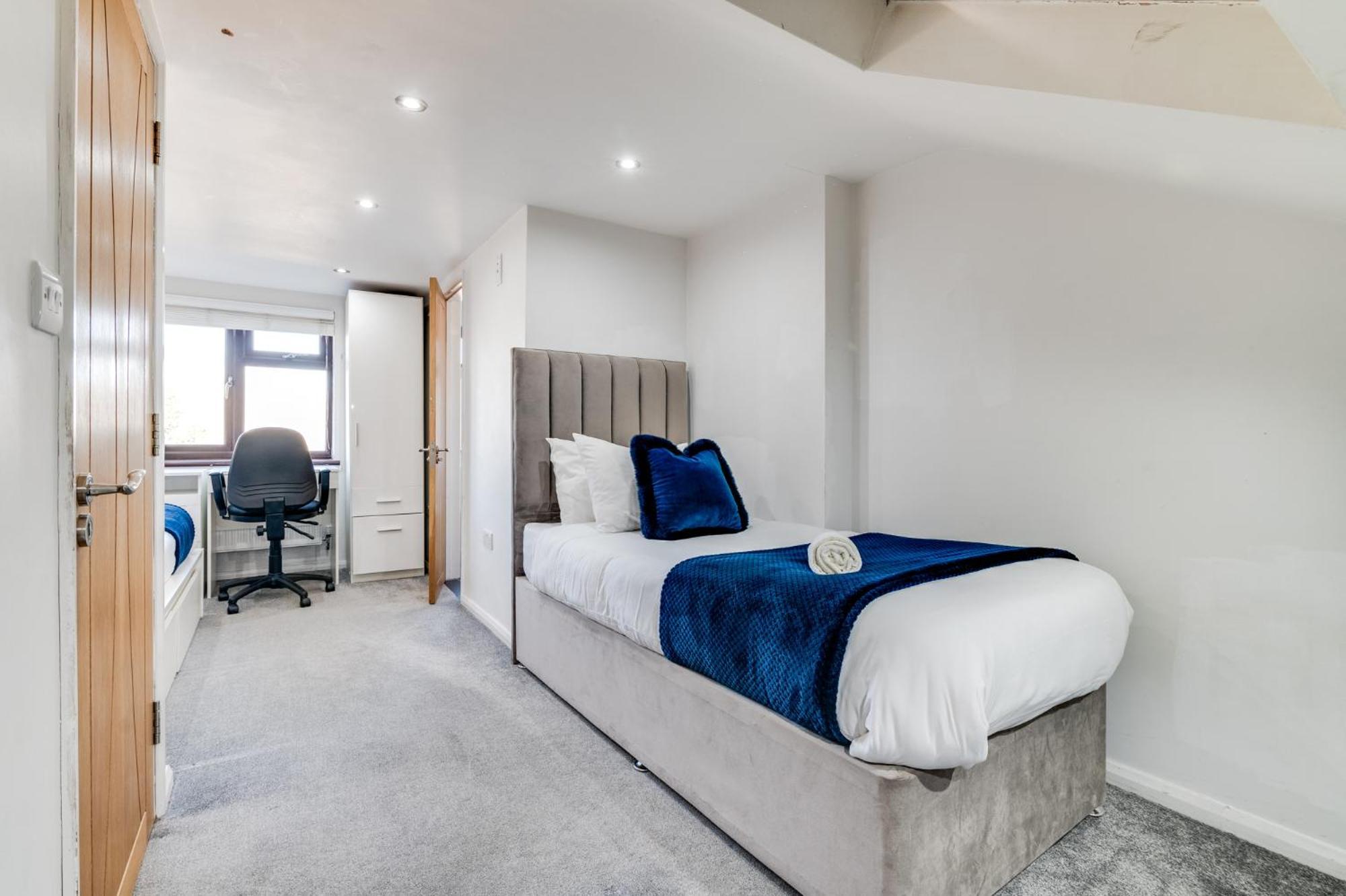 Livestay - Stylish 3-bed Gem In Trendy E1 Apartment
