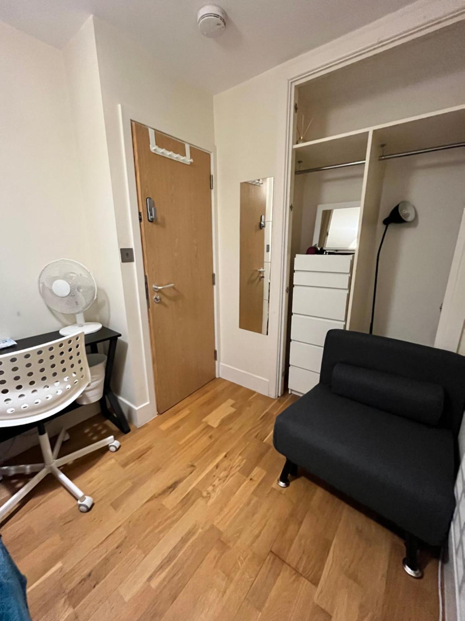 Gasthuis Metropolitan Coziness Private Bedrooms In Euston Station 161