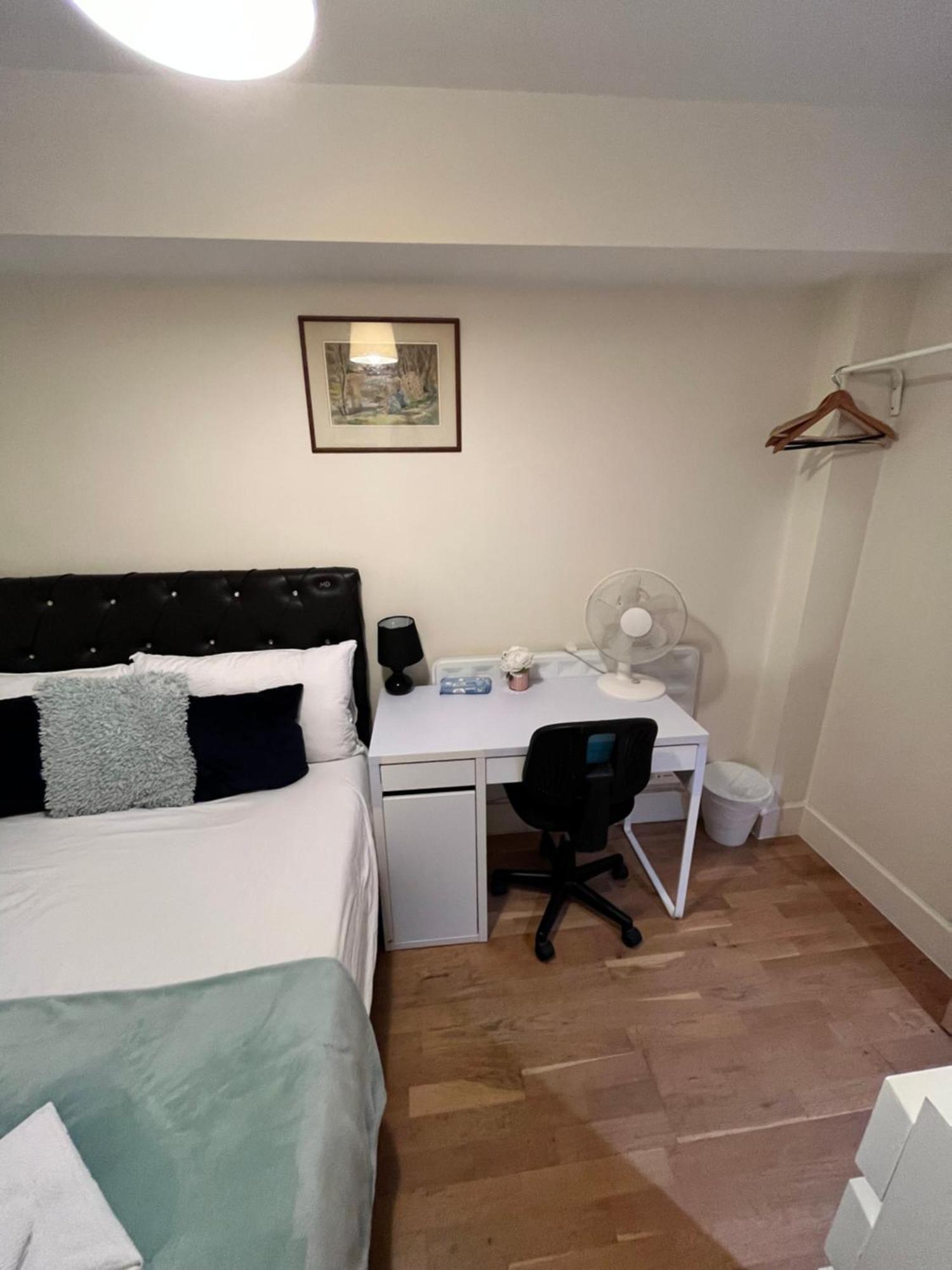 Metropolitan Coziness Private Bedrooms In Euston Station 161 * Londen