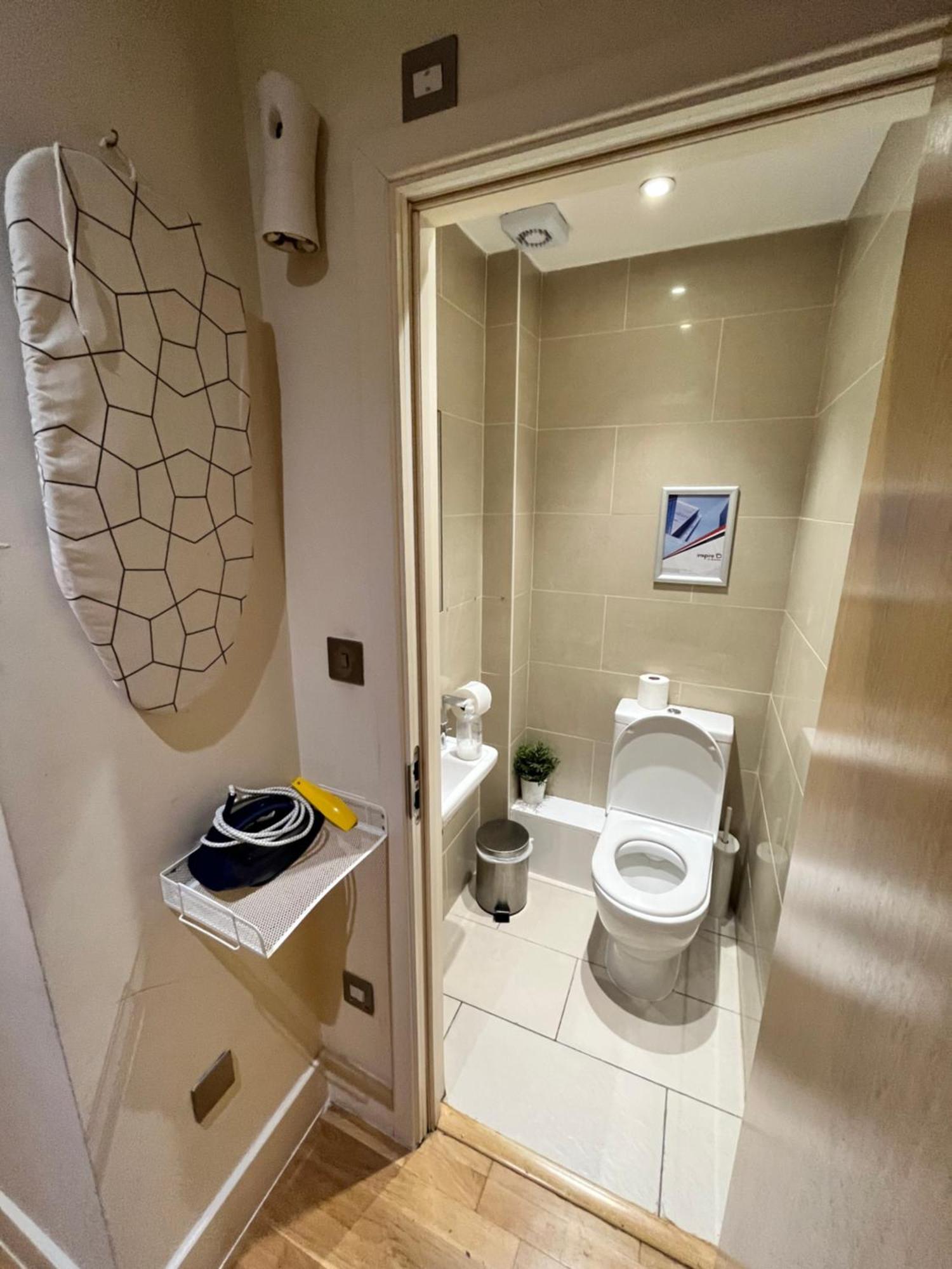 Metropolitan Coziness Private Bedrooms In Euston Station 161 * Londen