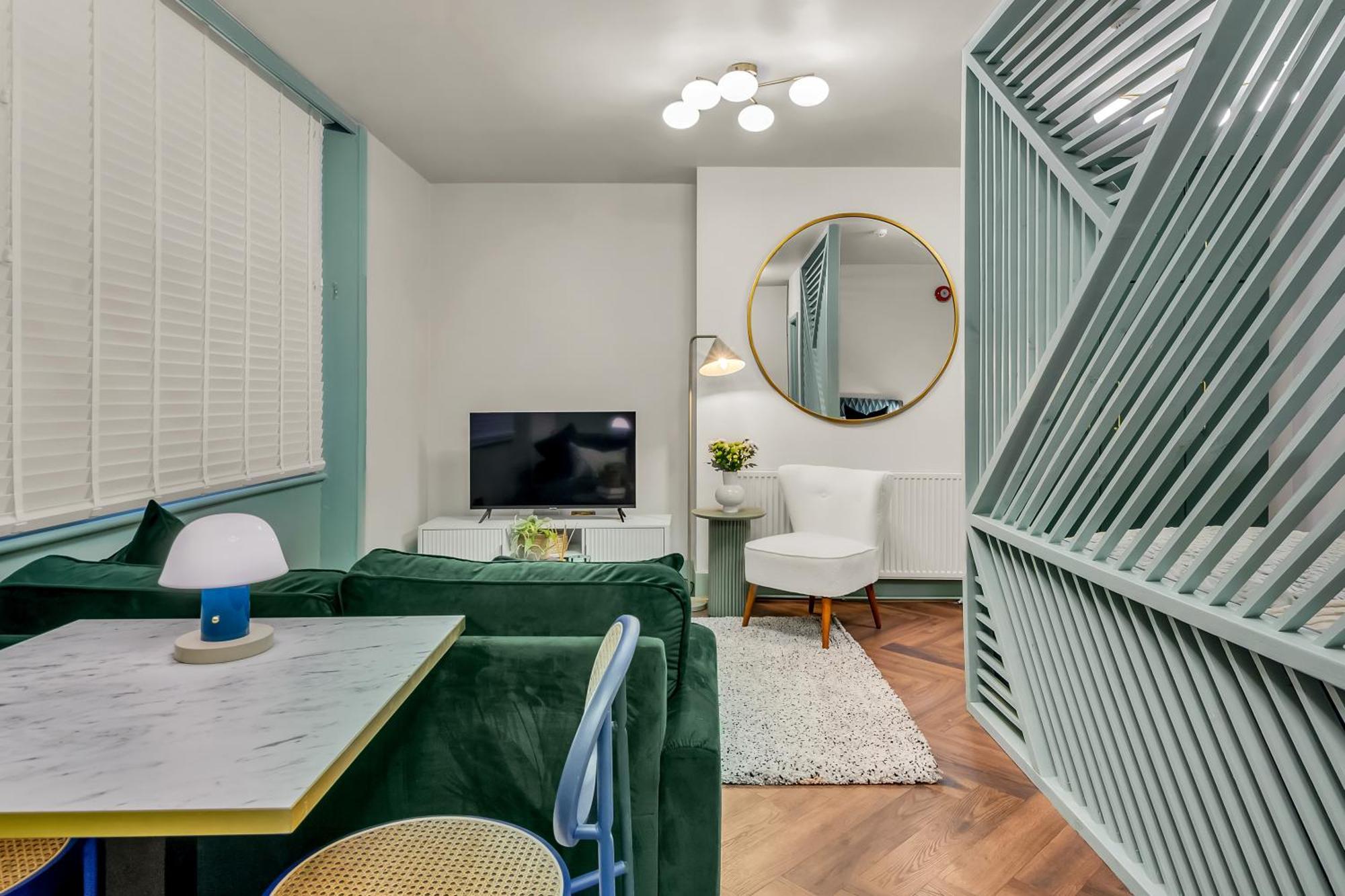 Mysquare Kensington Residences Apartment *