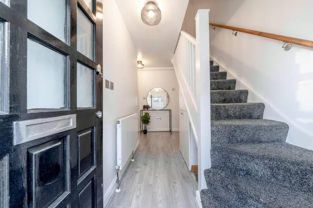 Сasa de vacaciones 4 Beds - Tooting - 20 Min To - Free Parking Londres