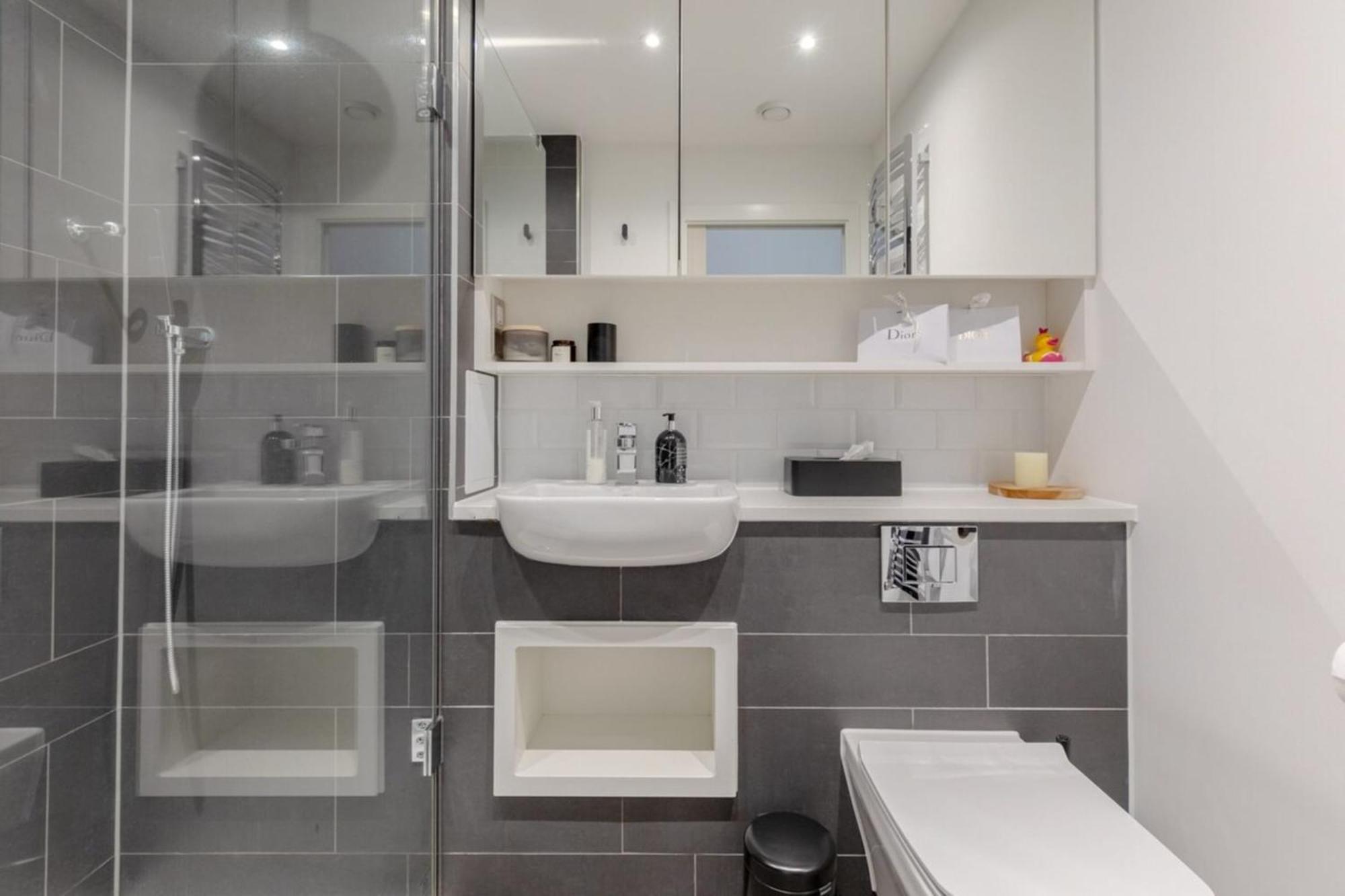 Elegant & Serene 2bd Flat Wroof Terrace Hoxton! *