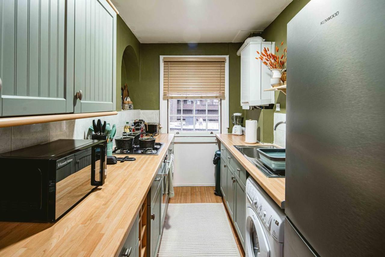 1 Bedroom, 5 Minutes Walk To Angel Station, Londen
