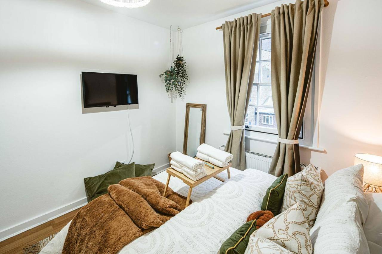 1 Bedroom, 5 Minutes Walk To Angel Station, Appartement *