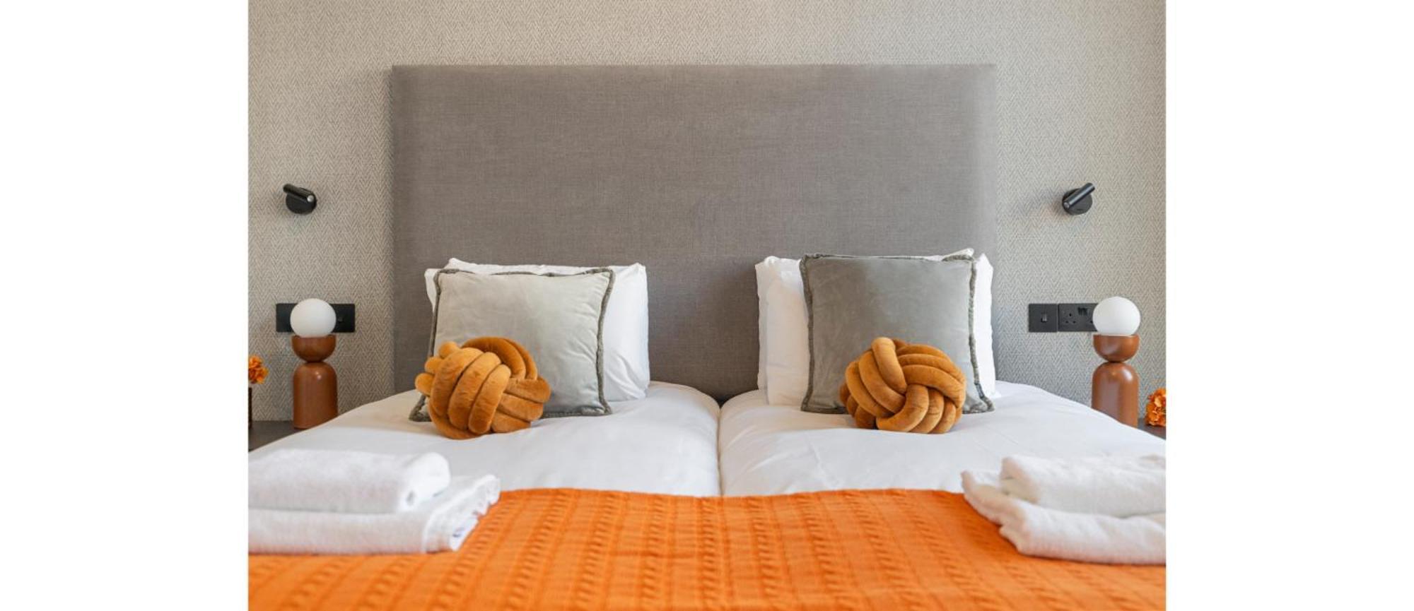 Leilighet Simplicity Meets Warmth: 1-bed Delight *