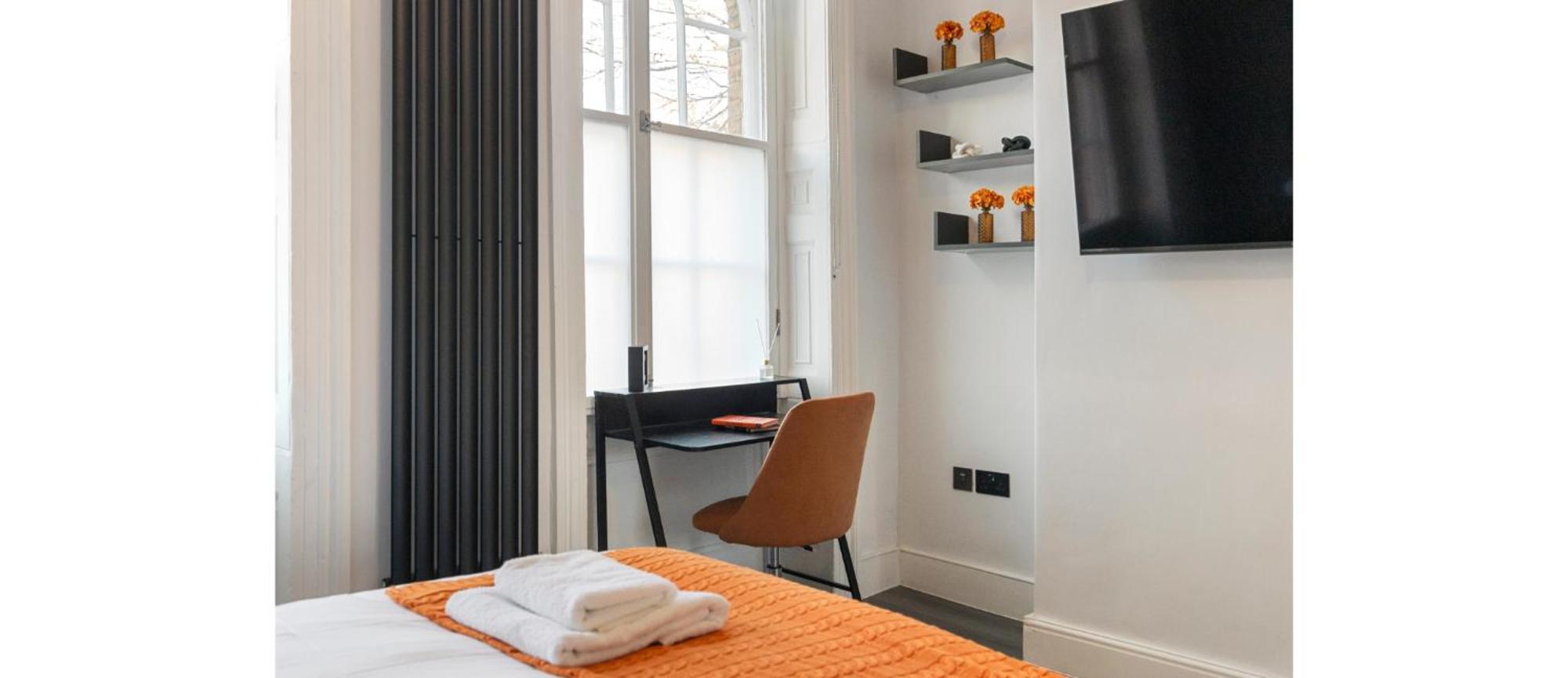 Simplicity Meets Warmth: 1-bed Delight Leilighet London