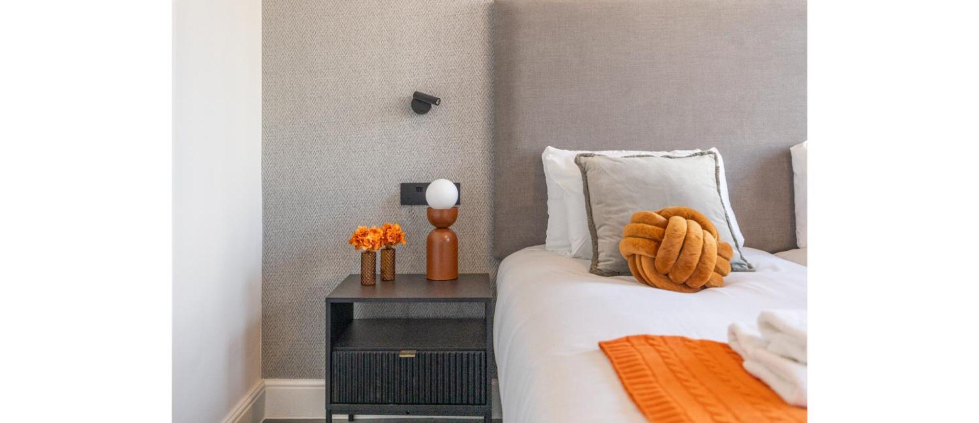 Leilighet Simplicity Meets Warmth: 1-bed Delight London
