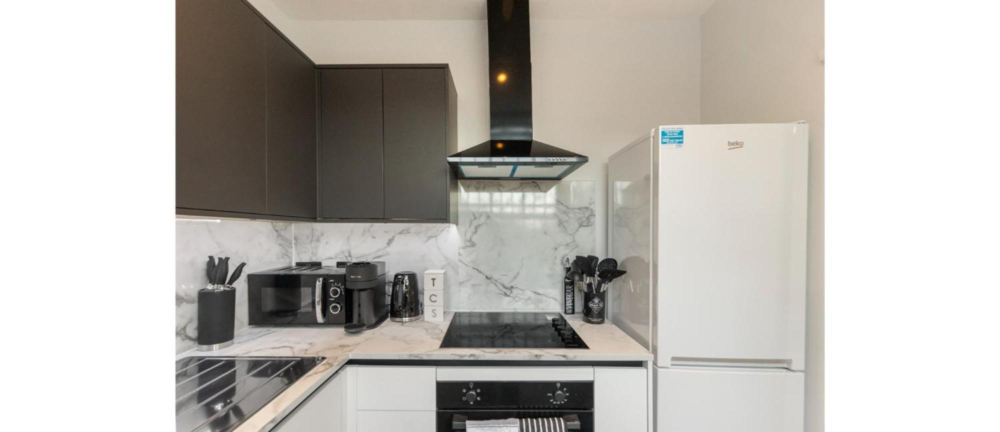 Leilighet Simplicity Meets Warmth: 1-bed Delight