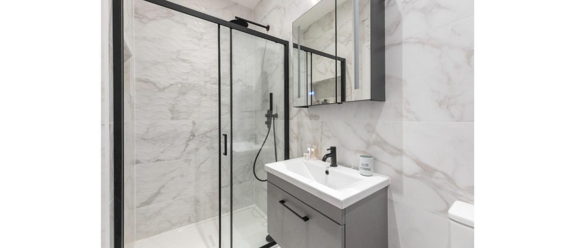 Simplicity Meets Warmth: 1-bed Delight Leilighet