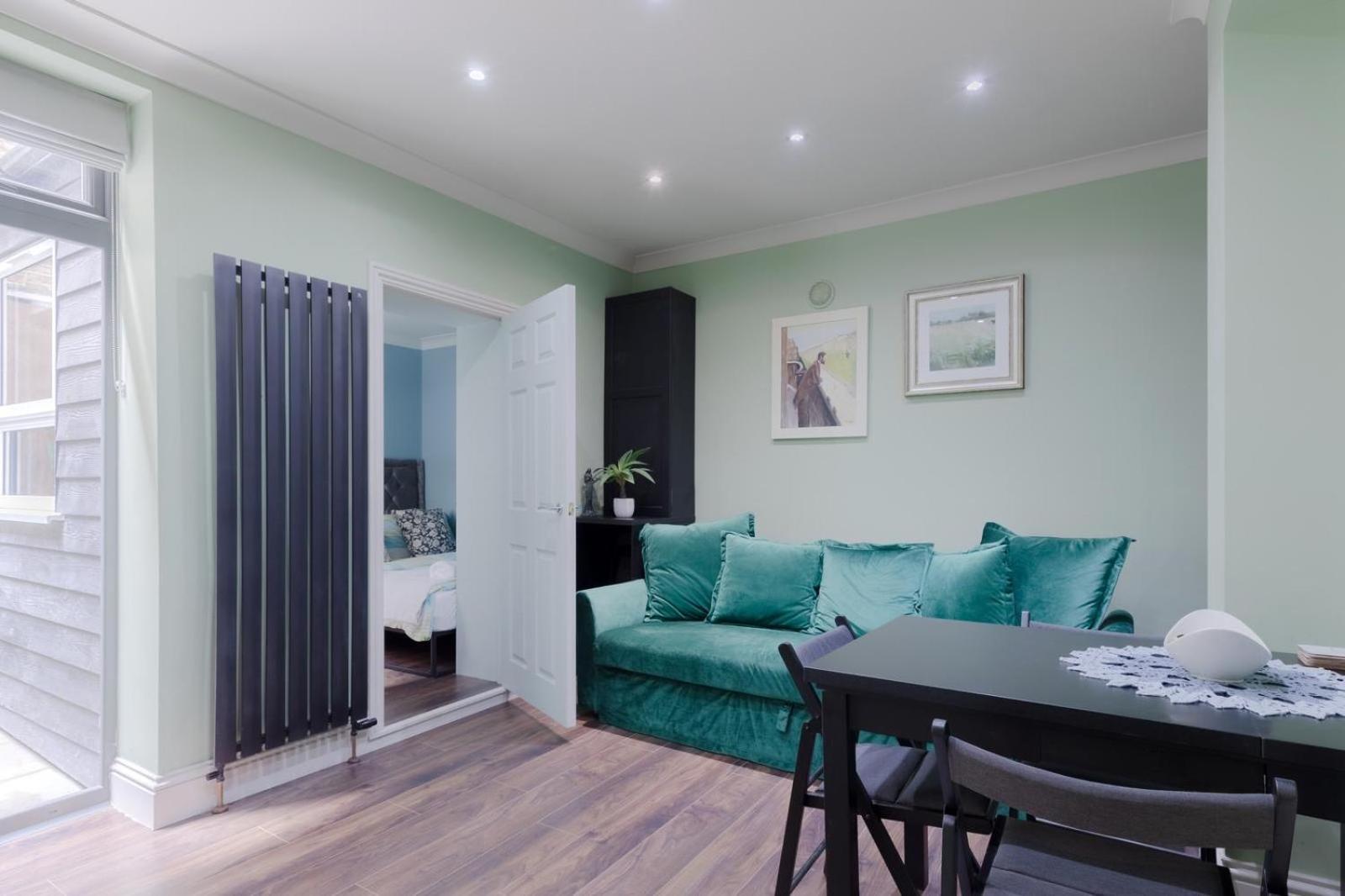 Stylish 2 Bedrooms Flat Sleeps 6 & Garden Zone 2 Cls Leilighet