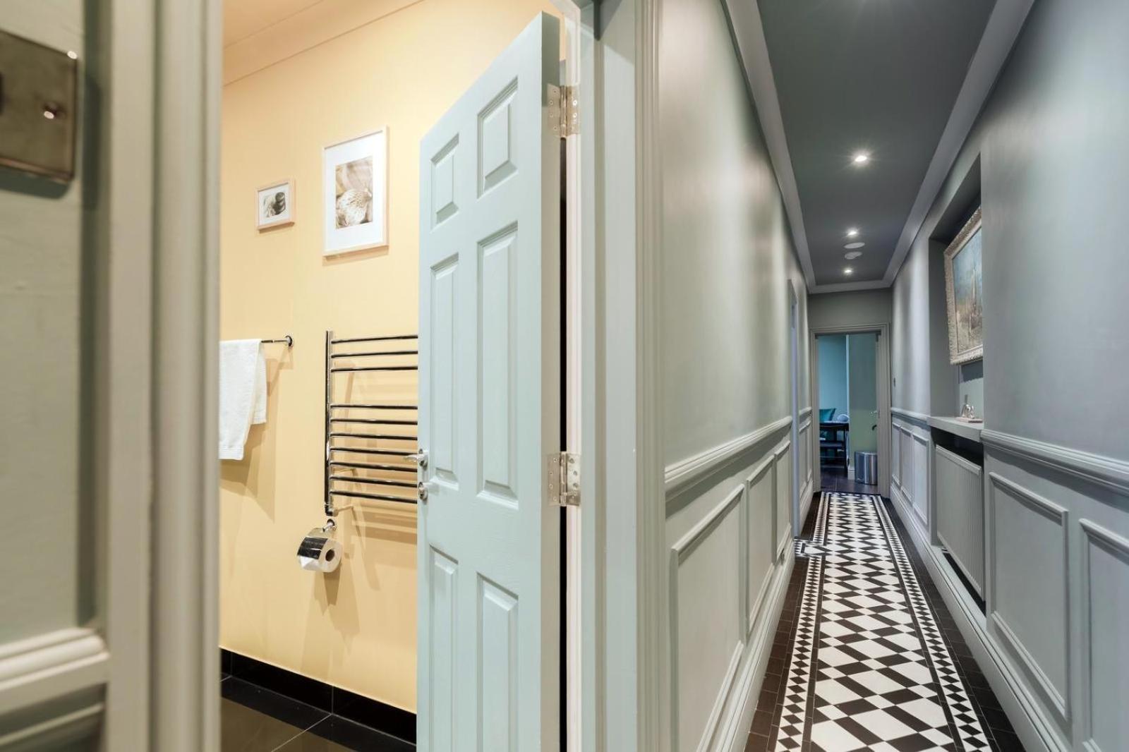 Stylish 2 Bedrooms Flat Sleeps 6 & Garden Zone 2 Cls Leilighet *