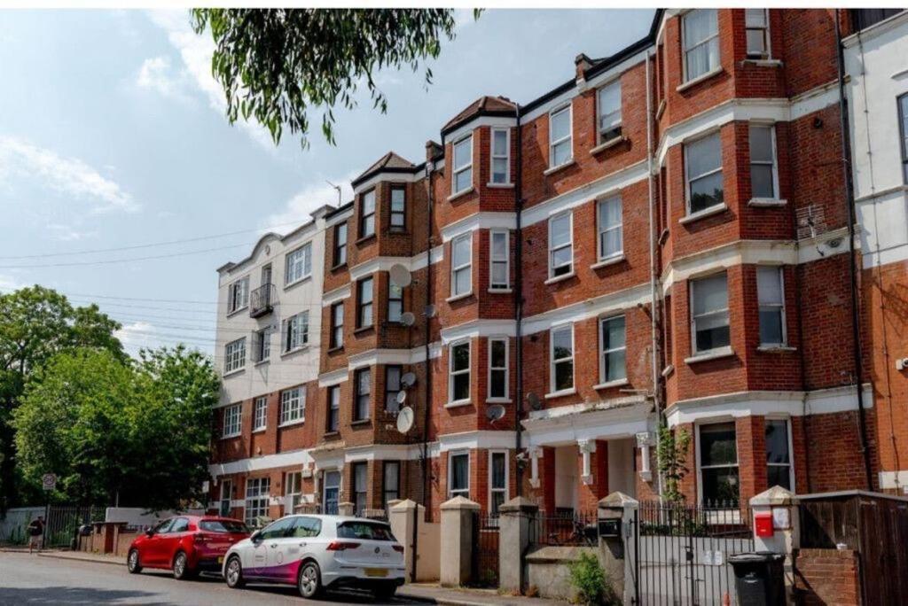 Stylish 2 Bedrooms Flat Sleeps 6 & Garden Zone 2 Cls Leilighet