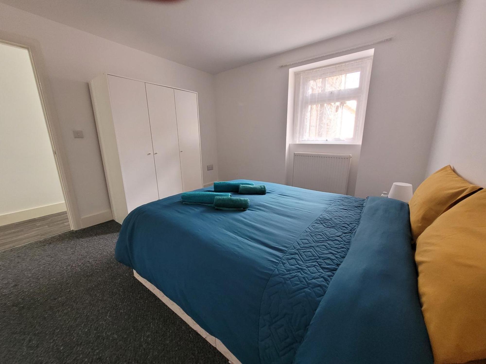 Holiday home Lovely 2-bed Fully Refurbished House In