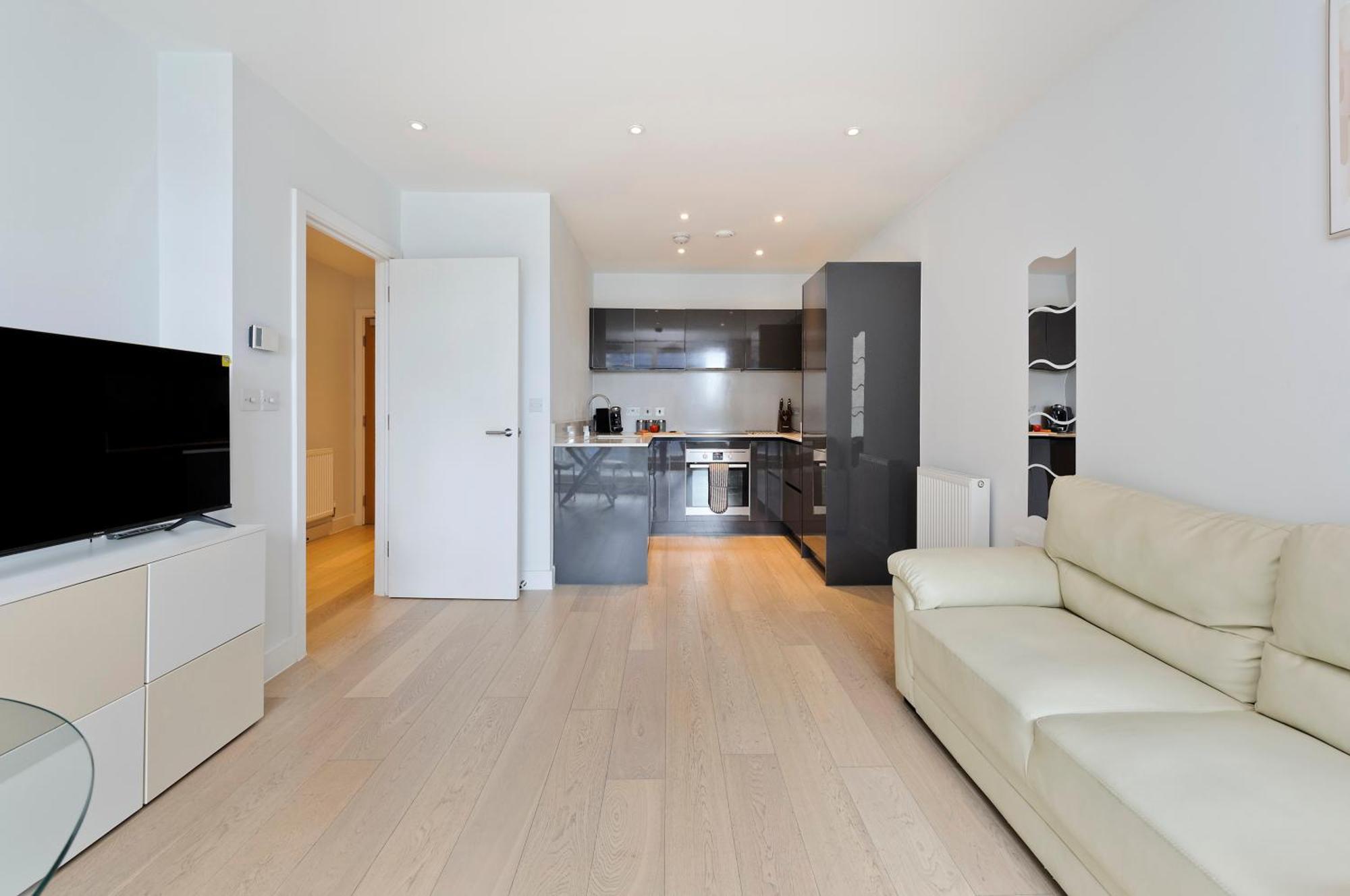 Spacious Flat Near South Bank By Underthedoormat * London