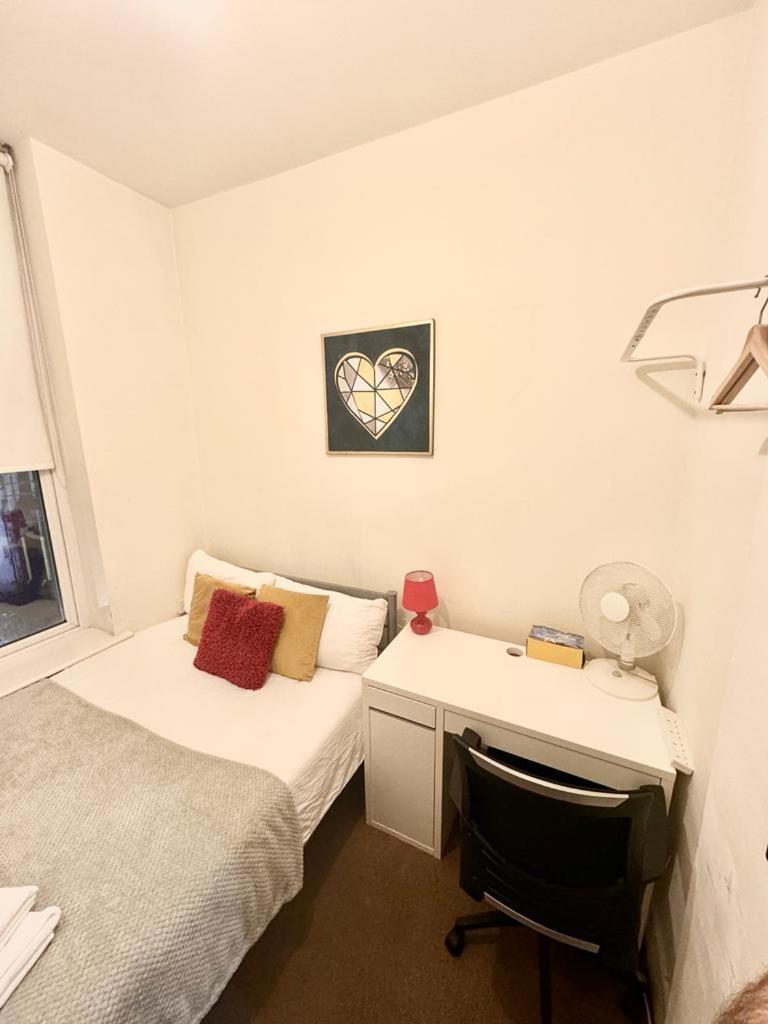 Gasthuis Metropolitan Coziness Private Bedrooms In Euston Station 161 *