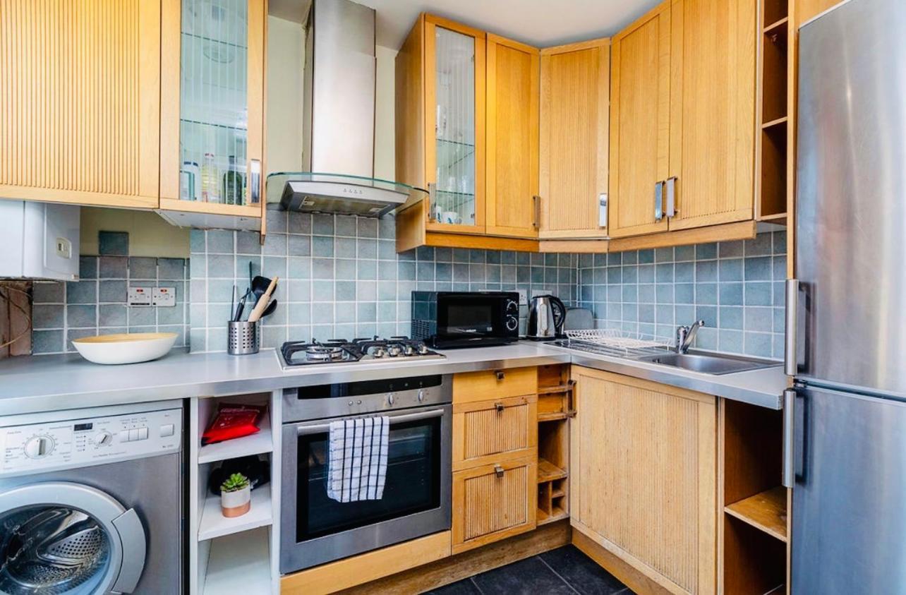 Charming Apartment, Sleeps 4- 15 Mins To *