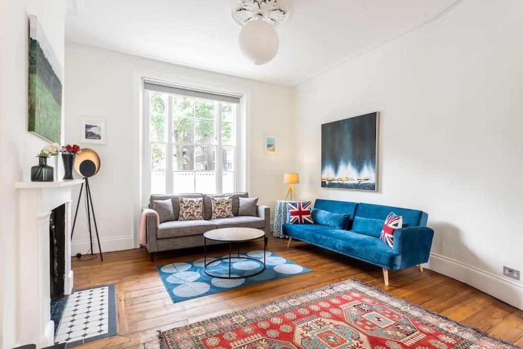 2-bedroom Split-level In Notting Hill Leilighet
