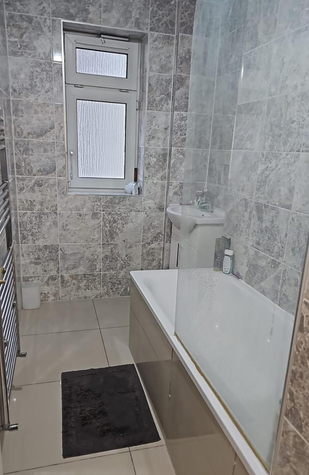 Pensión E1 *