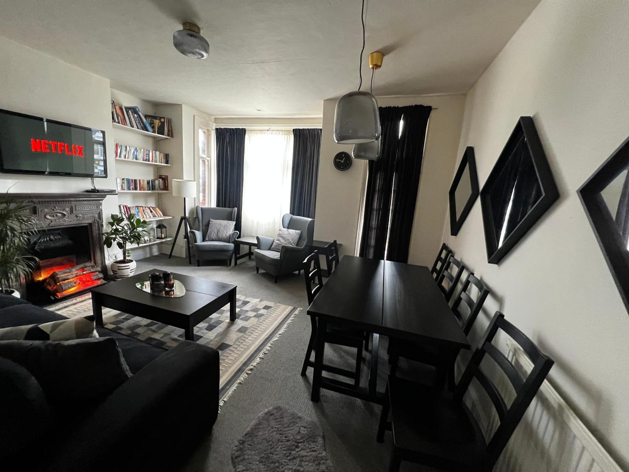 2 Bedroom Flat In Kensal Rise * London