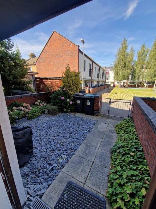 Explore London: 2 Bedroom House In Wood *