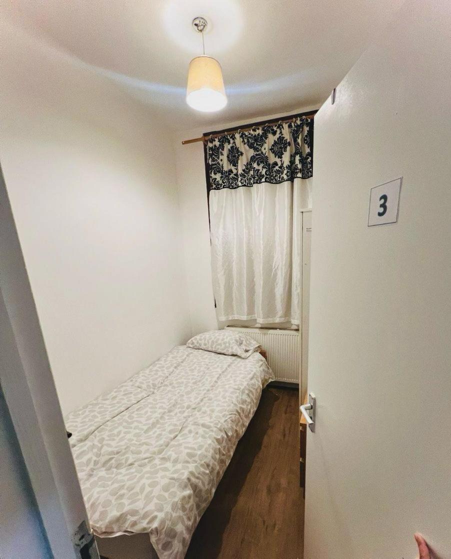 Private Single For Single Person R 03 * London
