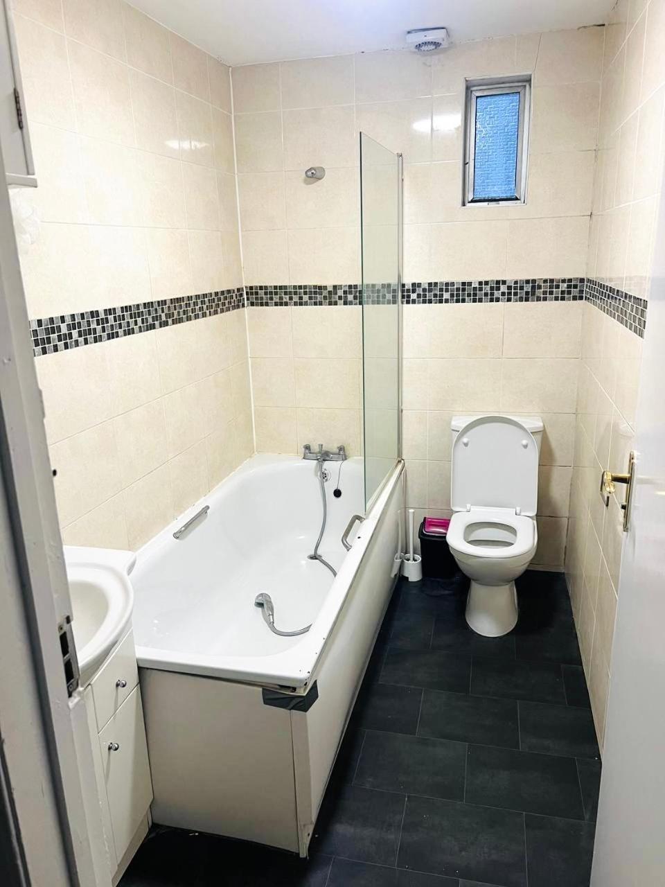 Private Single For Single Person R 03 * London