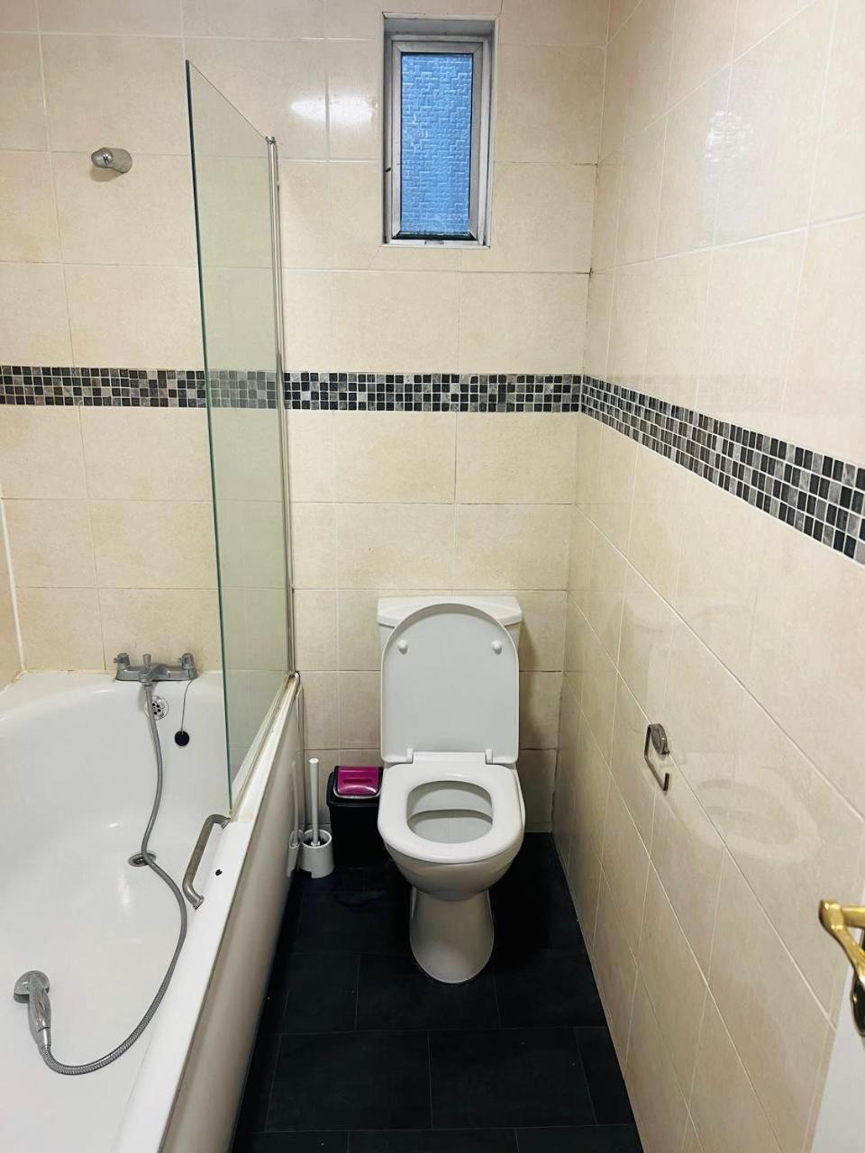 Private Single For Single Person R 03 * London