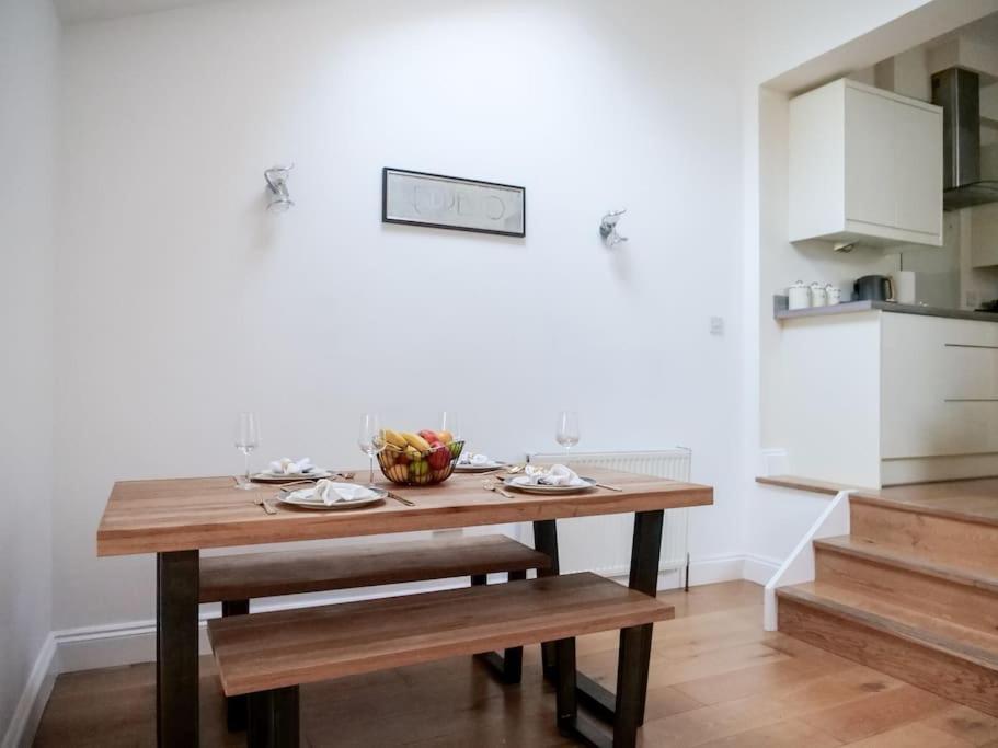Apartment Charming Oasis With Garden London
