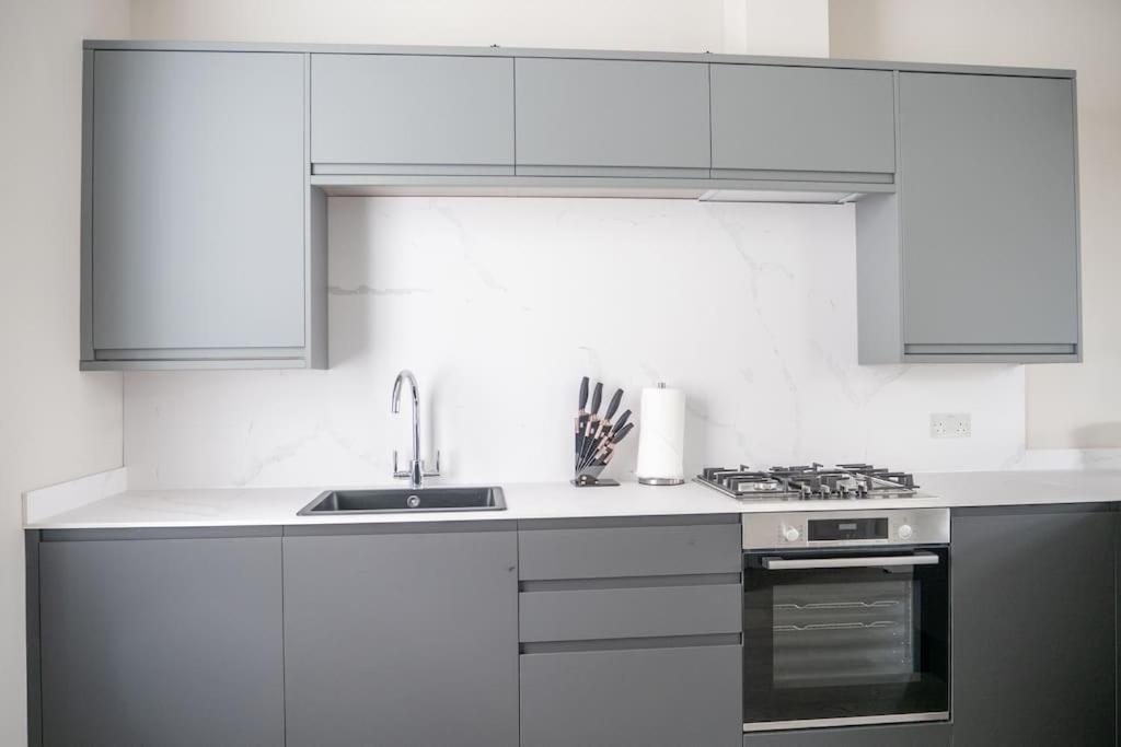 Spectacular Flat Located In Prime Notting Hill *