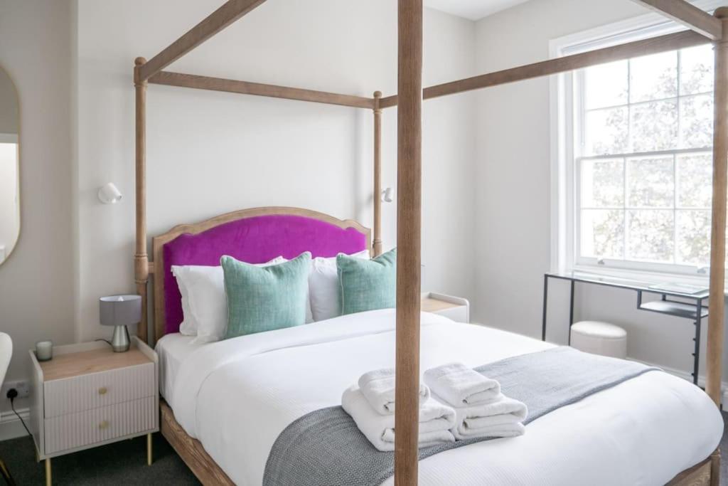 Spectacular Flat Located In Prime Notting Hill Apartment