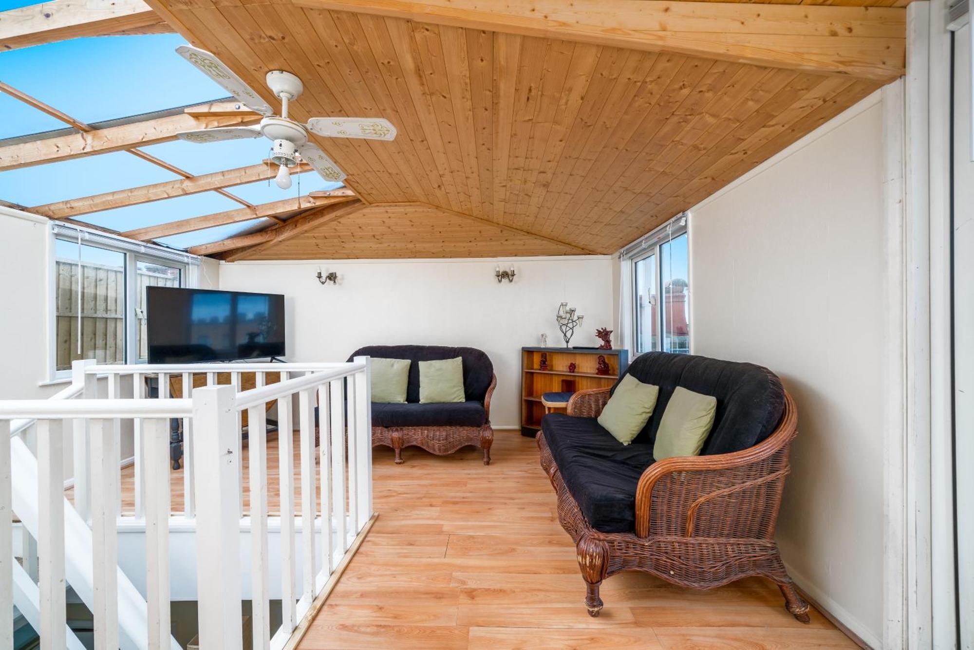 Cozy Maisonette Near Abbey Road Apartment *